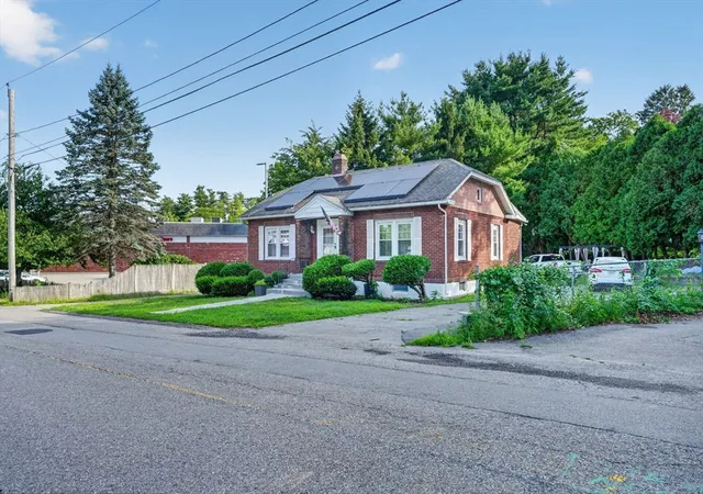 2nd image of 22 Fruit St, Leominster, MA 01453 | MLS# 73555612