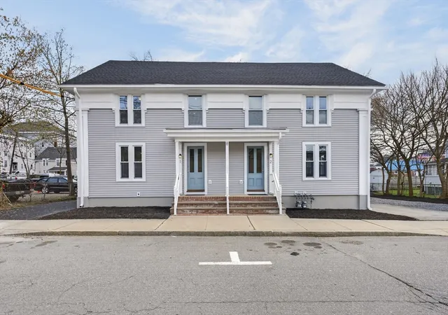 Homes for sale in Ipswich, MA | 10 Hammatt St, Ipswich, MA 01938 | Houzeo