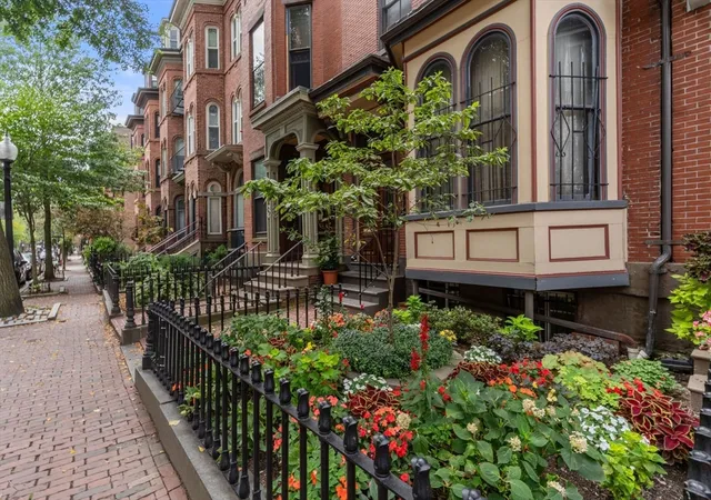 2nd image of 116 W Concord St, Boston, MA 02118