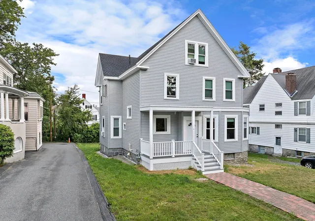 3rd image of 10 Trowbridge Rd, Worcester, MA 01609 | MLS# 73497274