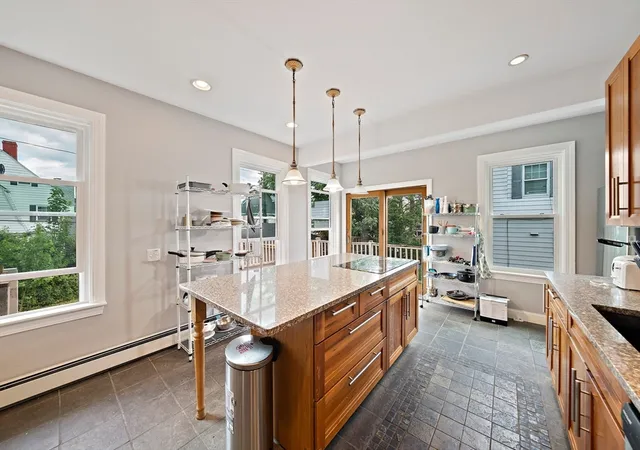 4th image of 10 Trowbridge Rd, Worcester, MA 01609 | MLS# 73497274