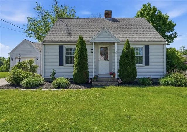 Homes for sale in West Bridgewater, MA | 208 West Center St, West Bridgewater, MA 02379 | MLS# 73529317