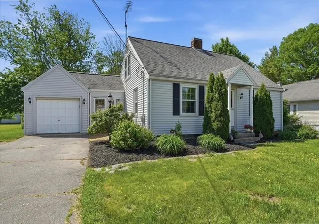 Homes for sale in West Bridgewater, MA | 208 West Center St, West Bridgewater, MA 02379 | MLS# 73529317