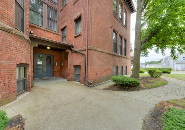 Photo 2 of Condo for sale at 321 Plantation St #102, Worcester, MA 01604 | MLS# 73547719 | Listing updated on 2026-09-18