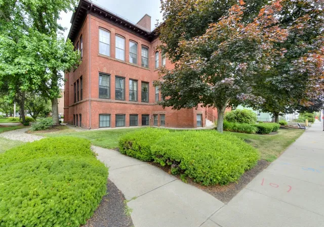 Photo 3 of Condo for sale at 321 Plantation St #102, Worcester, MA 01604 | MLS# 73547719 | Listing updated on 2026-09-18