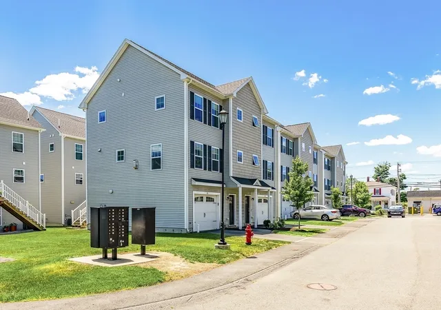 2nd image of 1400 Gorham St, Lowell, MA 01852