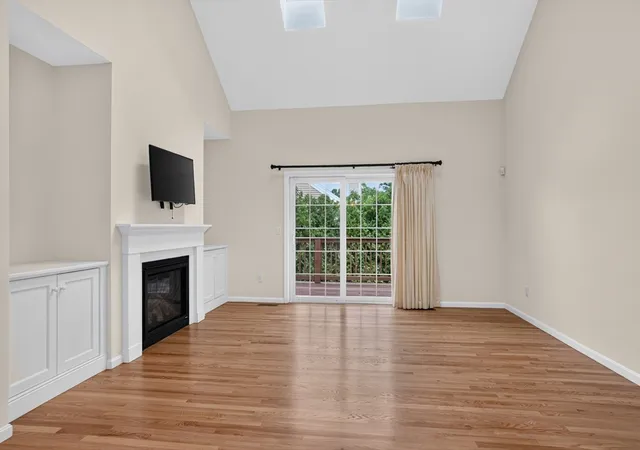 2nd image of 4 Hastings Rd #4, Hudson, MA 01749 | MLS# 73557622