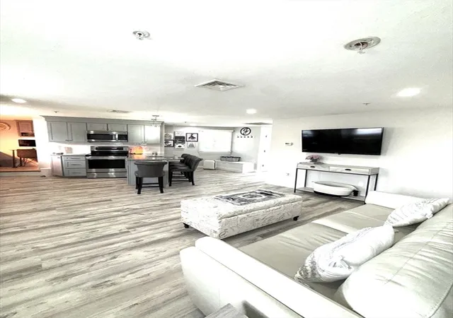 2nd image of 400 Main, Reading, MA 01867 | MLS# 73518588