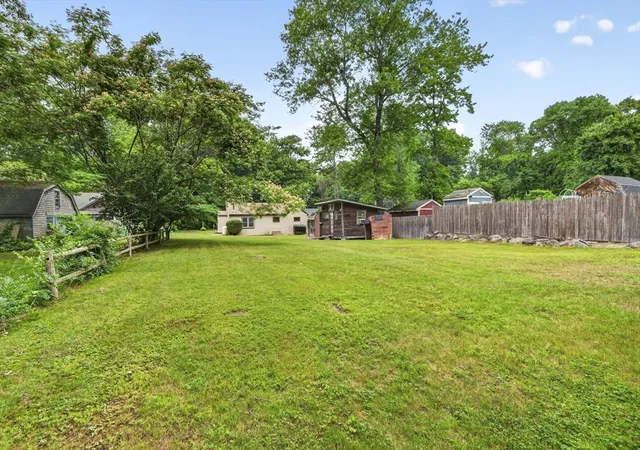 4th image of 42 Cottage Dr, Holliston, MA 01746 | MLS# 73550283