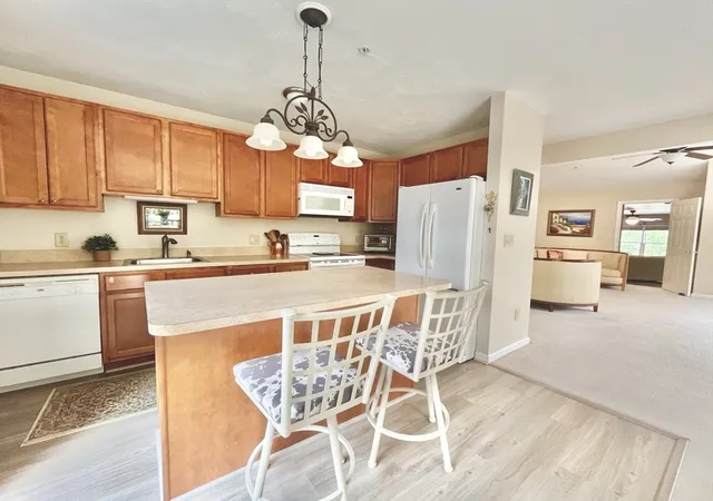 Listing Photo 5 - Condo for sale in building located at 902 Main St, Hanson, MA 02341 - Unit #52