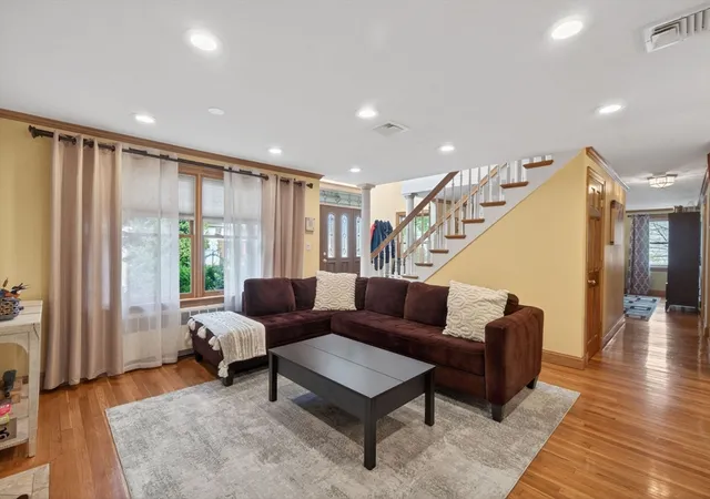 3rd image of 8 Hawthorne St, Watertown, MA 02472 | MLS# 73516661