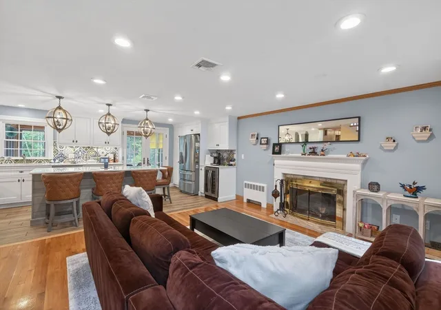 5th image of 8 Hawthorne St, Watertown, MA 02472 | MLS# 73516661