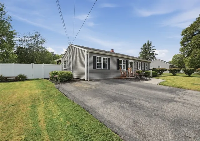 2nd image of 257 Homeland Dr, Whitman, MA 02382 | MLS# 73567160