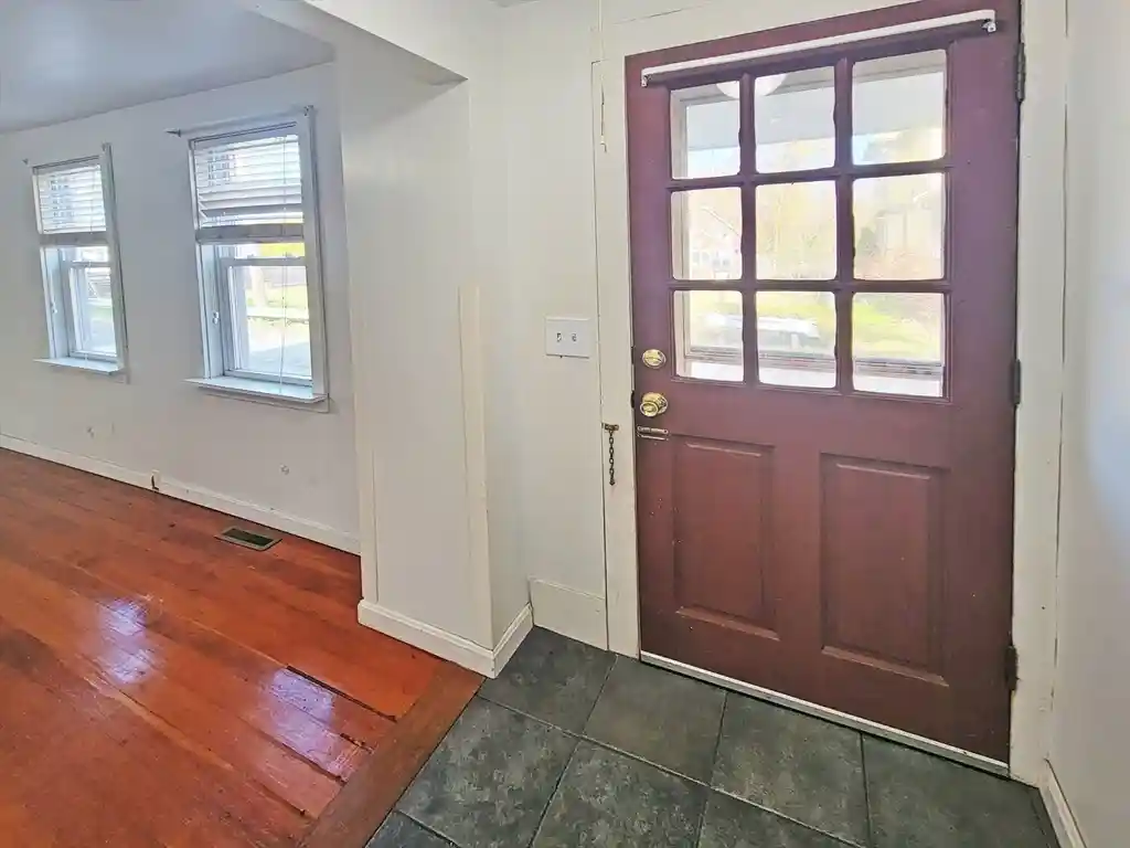 10th image of 12 School St, Lawrence, MA 01913