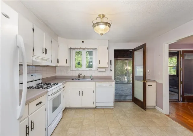 Photo 3 of Sale Pending at 15 Blue Jay Ave, Dracut, MA 01826 | MLS# 73563133 | Listing updated on 2026-09-10
