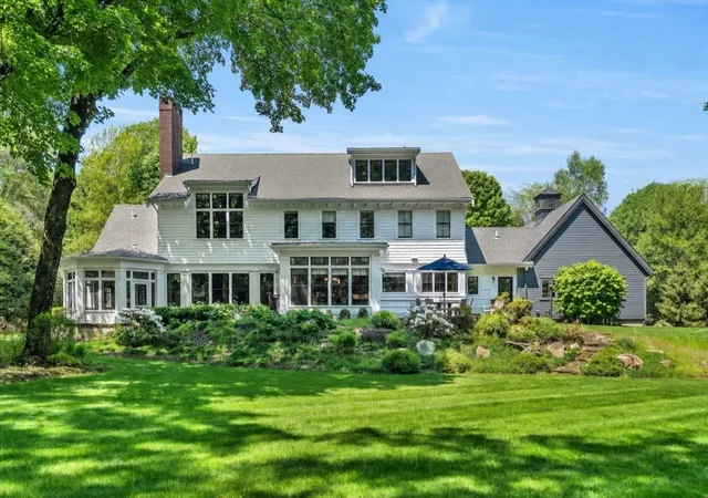 2nd image of 10 Chandler Circle, Weston, MA 02493 | MLS# 73535557