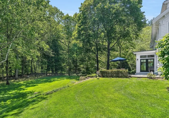 5th image of 10 Chandler Circle, Weston, MA 02493 | MLS# 73535557