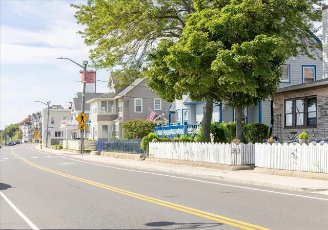 4th image of 25 Winthrop Shore Dr #1, Winthrop, MA 02152 | MLS# 73555750