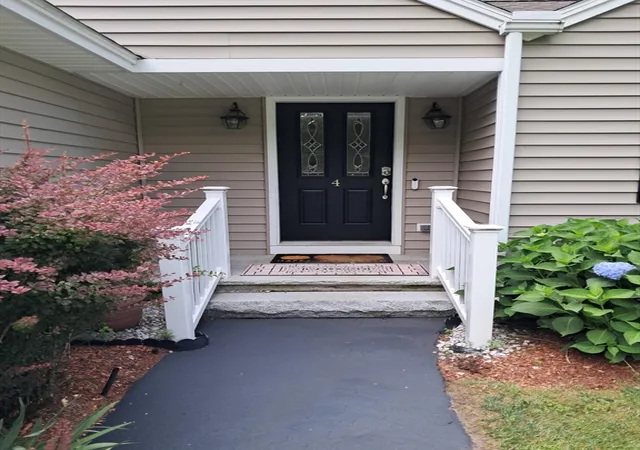 2nd image of 4 Sterling Way #4, Hudson, NH 03051 | MLS# 73543943