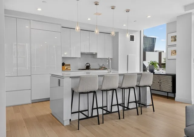 2nd image of 135 Seaport Blvd #2007, Boston, MA 02210 | MLS# 73561975