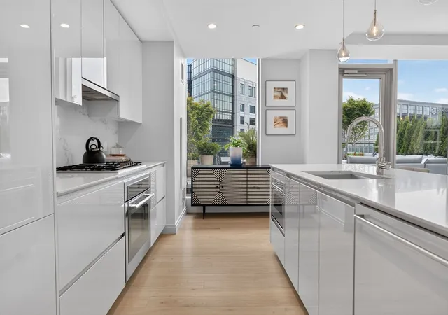 Photo 3 of Sale Pending at 135 Seaport Blvd #2007, Boston, MA 02210 | MLS# 73561975 | Listing updated on 2026-10-02