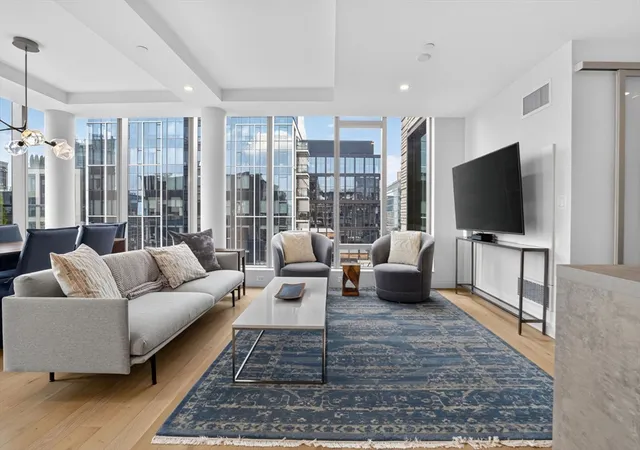 Photo 4 of Sale Pending at 135 Seaport Blvd #2007, Boston, MA 02210 | MLS# 73561975 | Listing updated on 2026-10-02