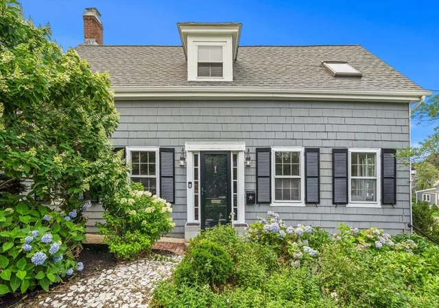 1st image of 14 Linden Street, Marblehead, MA 01945 | MLS# 73550335