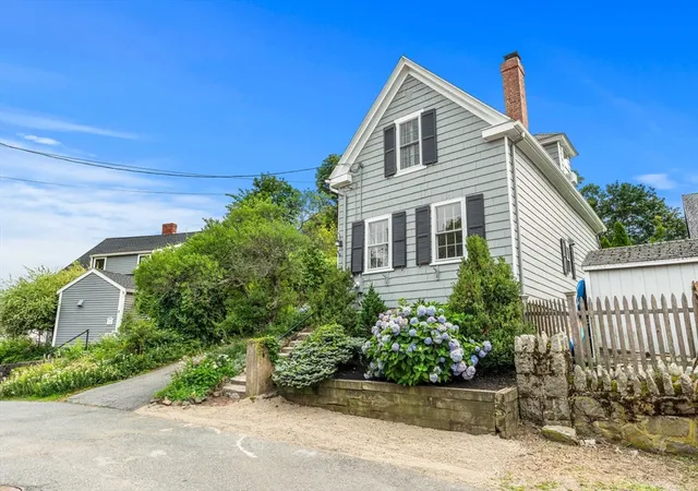 38th image of 14 Linden Street, Marblehead, MA 01945 | MLS# 73550335