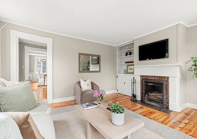 Photo 3 of Sale Pending at 14 Linden St, Marblehead, MA 01945 | MLS# 73550335 | Listing updated on 2026-09-29
