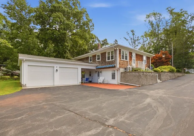 2nd image of 145 Stoney Hill Rd, Swansea, MA 02777 | MLS# 73566261