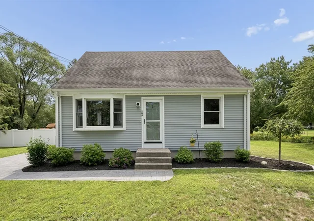 Photo 1 of Sale Pending at 706 Russells Mills Rd, South Dartmouth, MA 02748 | MLS# 73562427 | Listing updated on 2026-09-04
