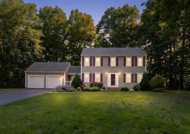 Homes for sale in East Bridgewater, MA | 7 Autumn Way, East Bridgewater, MA 02333 | MLS# 73532889