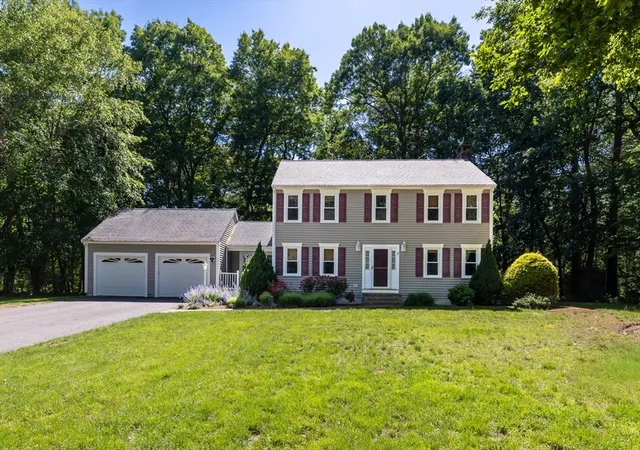 Homes for sale in East Bridgewater, MA | 7 Autumn Way, East Bridgewater, MA 02333 | MLS# 73532889