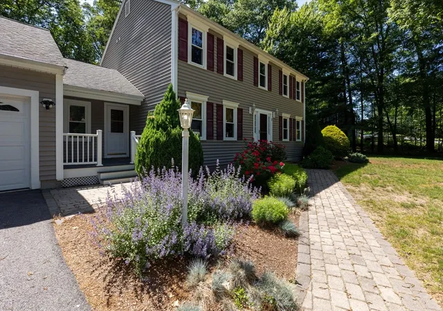 Homes for sale in East Bridgewater, MA | 7 Autumn Way, East Bridgewater, MA 02333 | MLS# 73532889