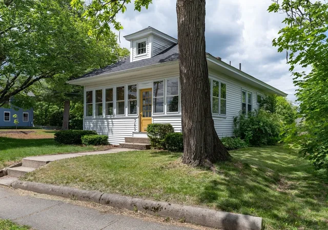 Homes for sale in Greenfield, MA | 342 Davis St, Greenfield, MA 01301 | MLS# 73533591
