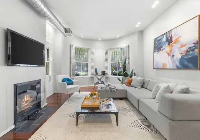 2nd image of 1692 Washington #2, Boston, MA 02118 | MLS# 73559015
