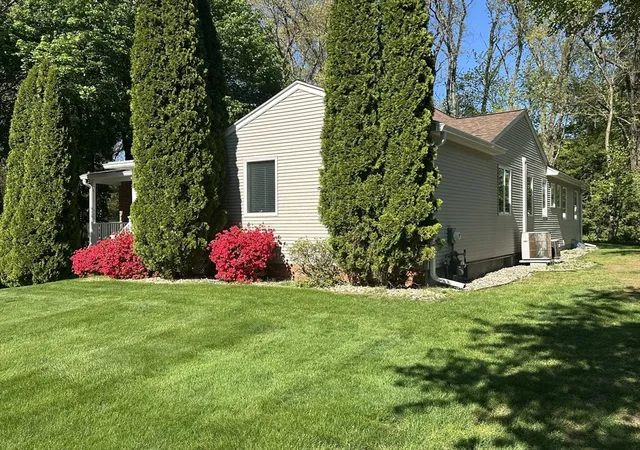 4th image of 17 Pioneer Dr, Longmeadow, MA 01106 | MLS# 73529358