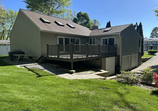 5th image of 17 Pioneer Dr, Longmeadow, MA 01106 | MLS# 73529358