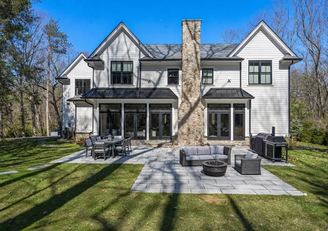 2nd image of 196 Pond Road, Wellesley, MA 02482 | MLS# 73499334