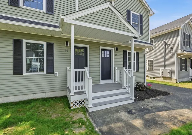 3rd image of 44-42 Gilbert Ave, Springfield, MA 01119 | MLS# 73563289