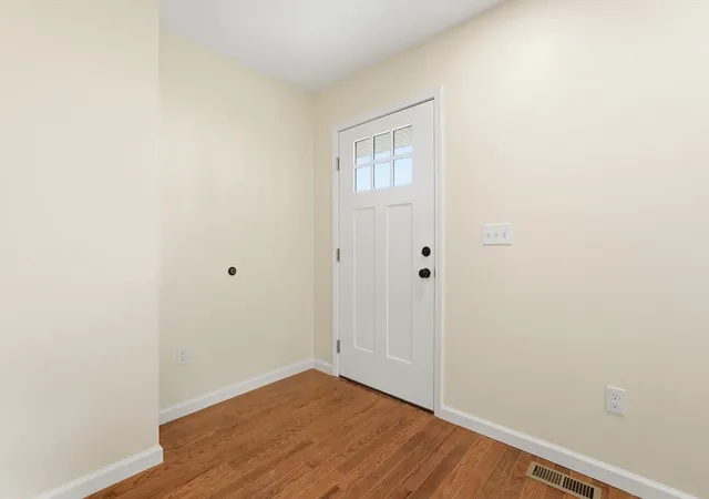 4th image of 44-42 Gilbert Ave, Springfield, MA 01119 | MLS# 73563289