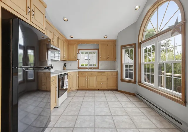 Photo 3 of Single family home for sale at 4 Shore Ln, Holland, MA 01521 | MLS# 73566161 | Listing updated on 2026-08-26