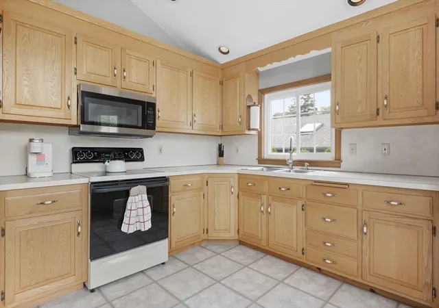 Photo 4 of Single family home for sale at 4 Shore Ln, Holland, MA 01521 | MLS# 73566161 | Listing updated on 2026-08-26