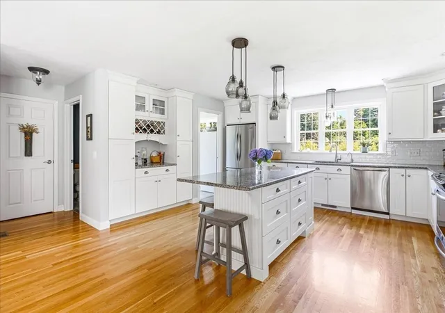 3rd image of 6 Heron Rd, Halifax, MA 02338 | MLS# 73546556