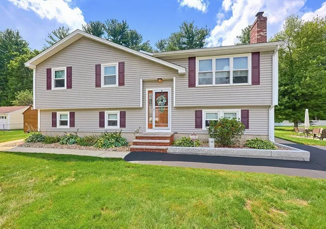 3rd image of 19 Bellflower Rd, Billerica, MA 01821 | MLS# 73565479