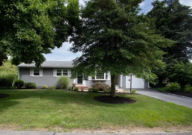 2nd image of 70 Longview Dr, North Dartmouth, MA 02747 | MLS# 73558387