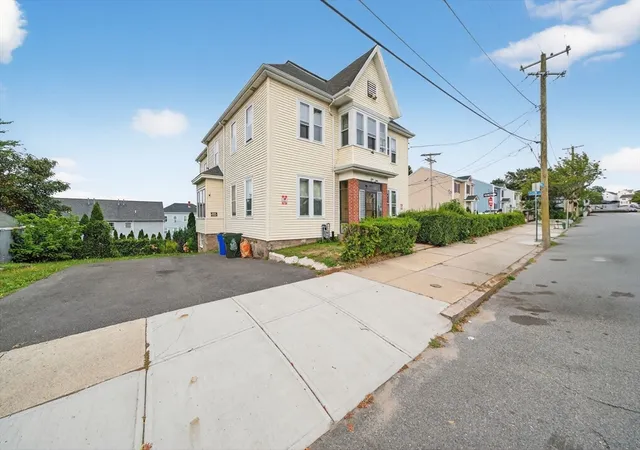 2nd image of 420 Bradford Ave, Fall River, MA 02721 | MLS# 73535006