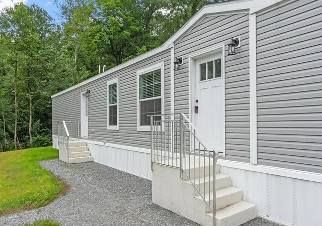 1st image of 1990 Mass Ave #10, Lunenburg, MA 01462 | MLS# 73543086