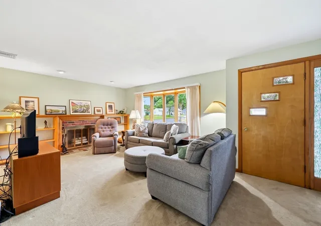 Homes for sale in Northampton, MA | 48 Hickory Dr, Northampton, MA 01062 | MLS# 73541286