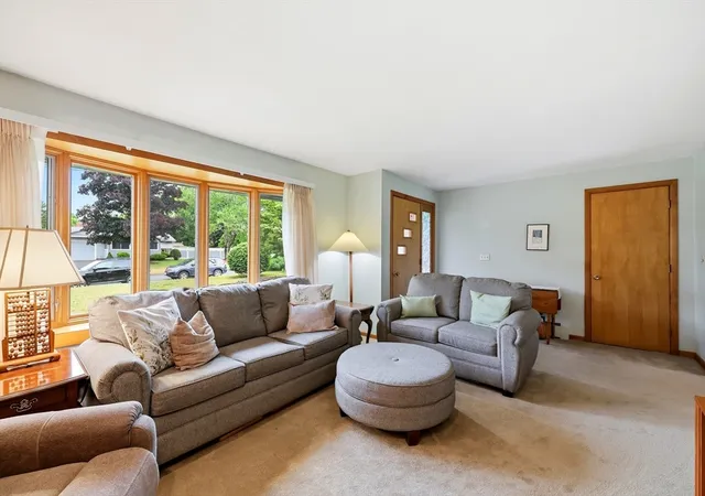 Homes for sale in Northampton, MA | 48 Hickory Dr, Northampton, MA 01062 | MLS# 73541286